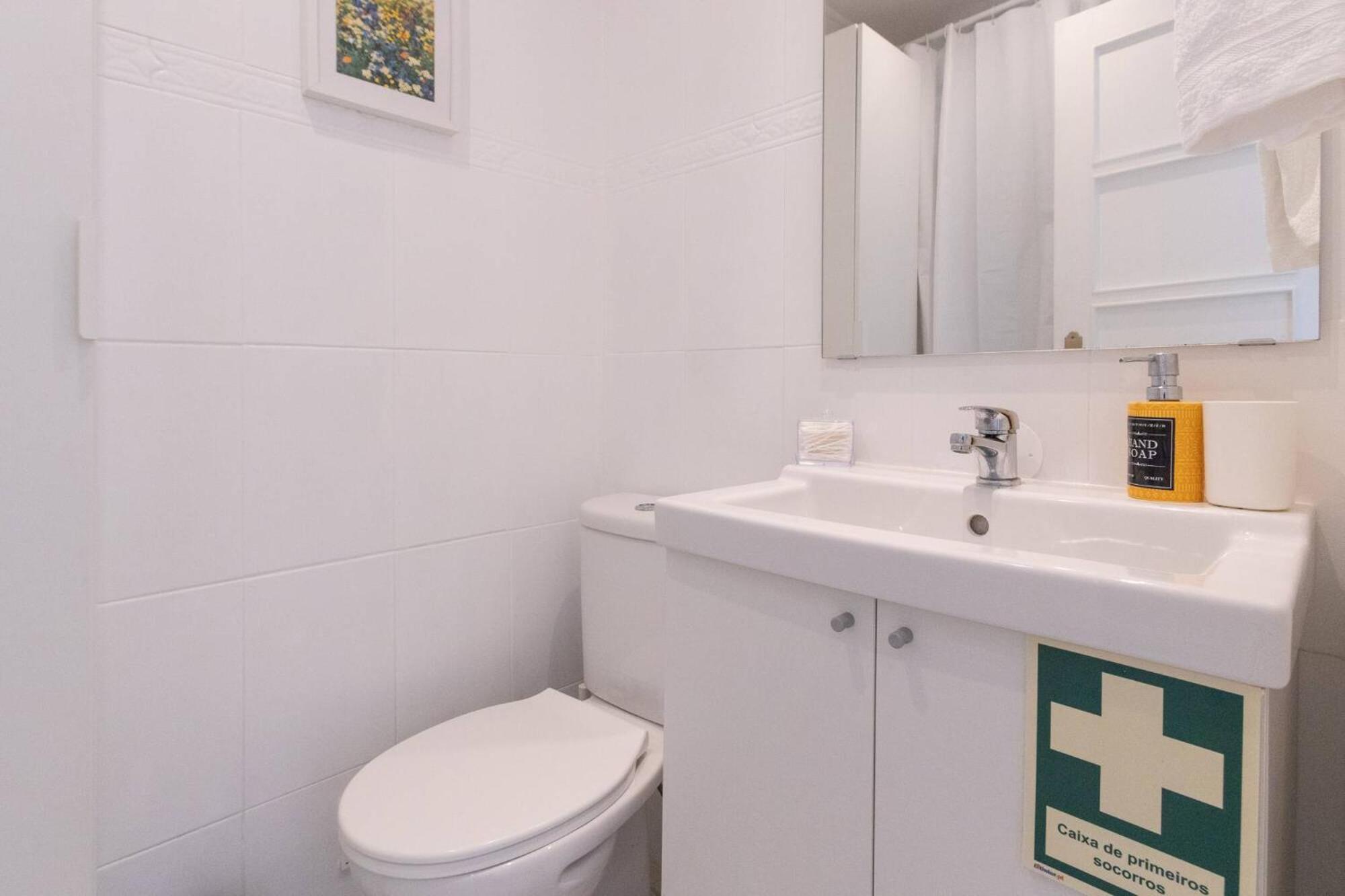 Serene 2-bedroom Flat With Garden View In Benfica Apartamento
