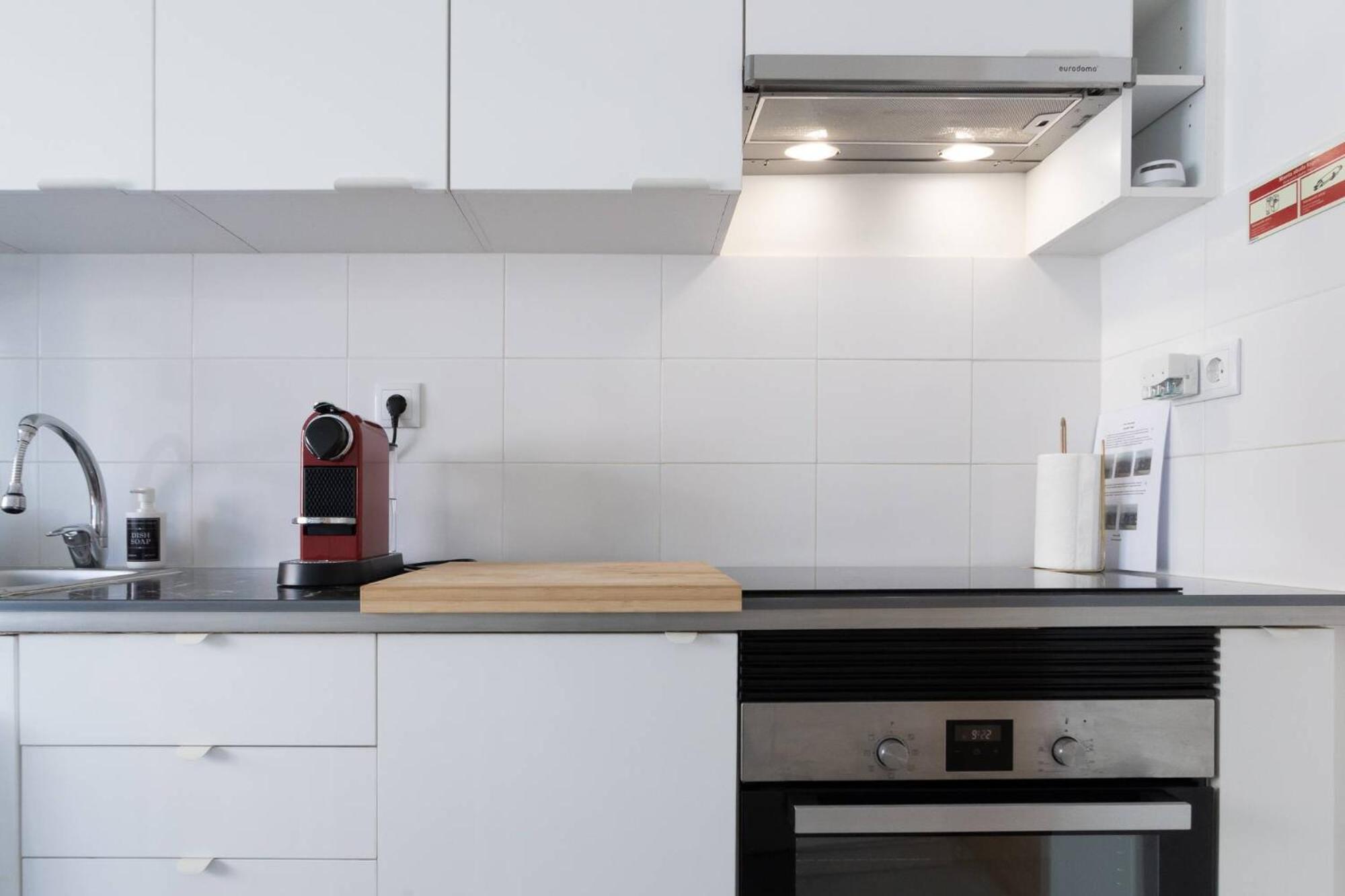 Apartment Serene 2-bedroom Flat With Garden View In Benfica